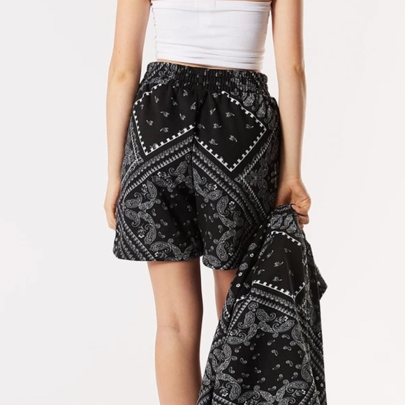 NWT paisley print biker short - Picture 3 of 8